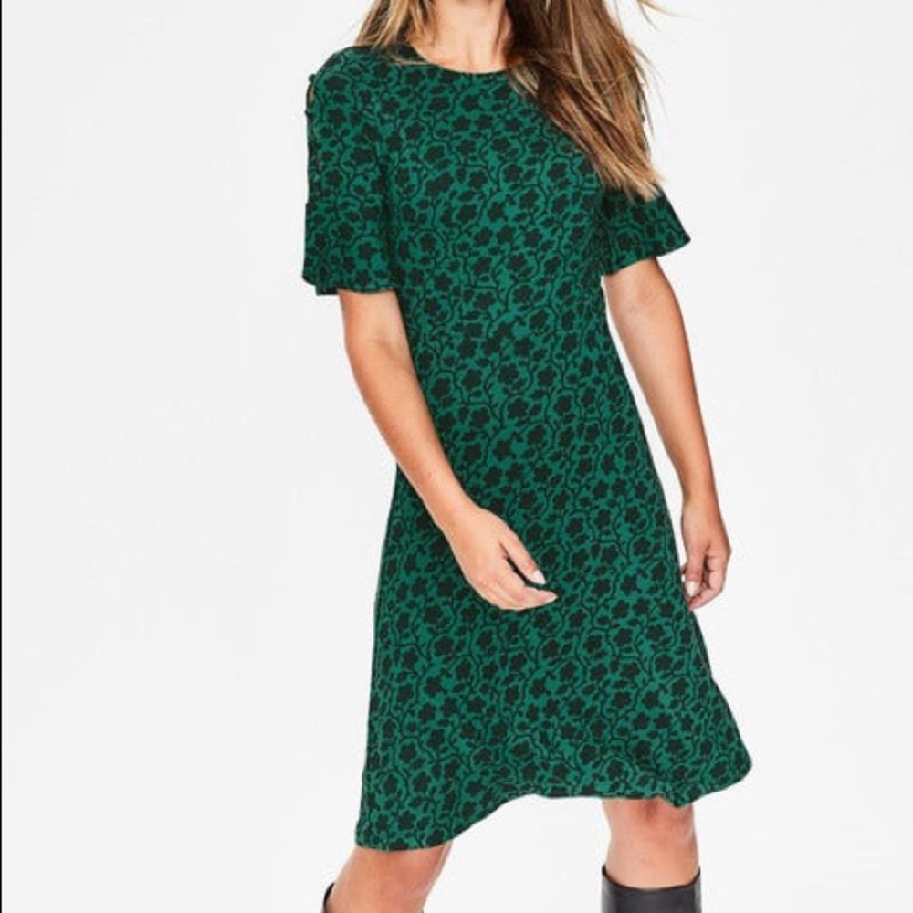 Boden Alexis Dress - fit and flare flutter sleeve
